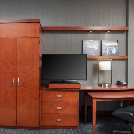 Courtyard By Marriott Greenville Downtown Ngoại thất bức ảnh