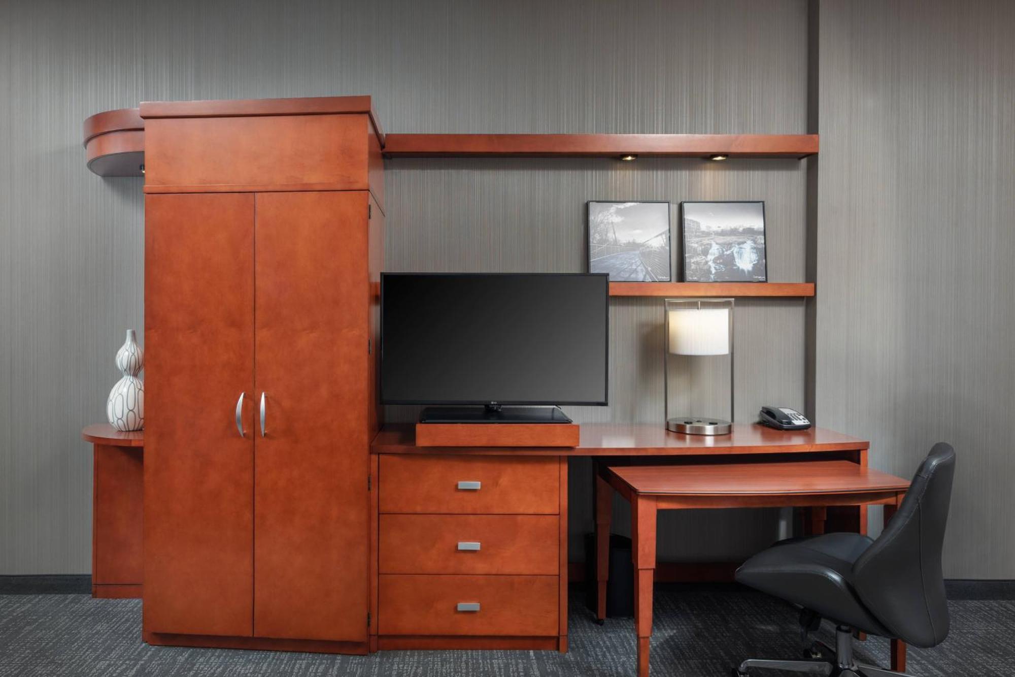 Courtyard By Marriott Greenville Downtown Ngoại thất bức ảnh