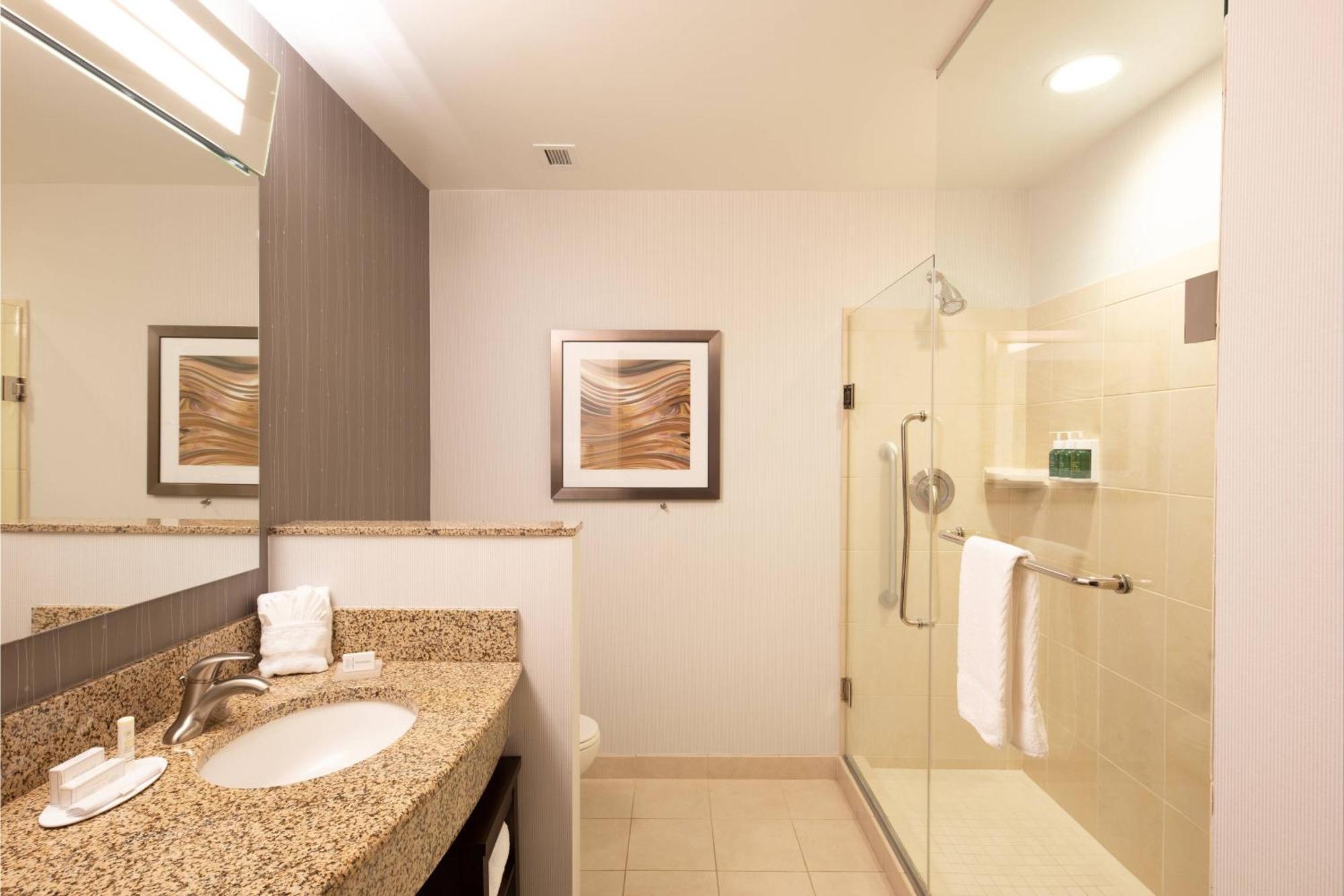 Courtyard By Marriott Greenville Downtown Ngoại thất bức ảnh