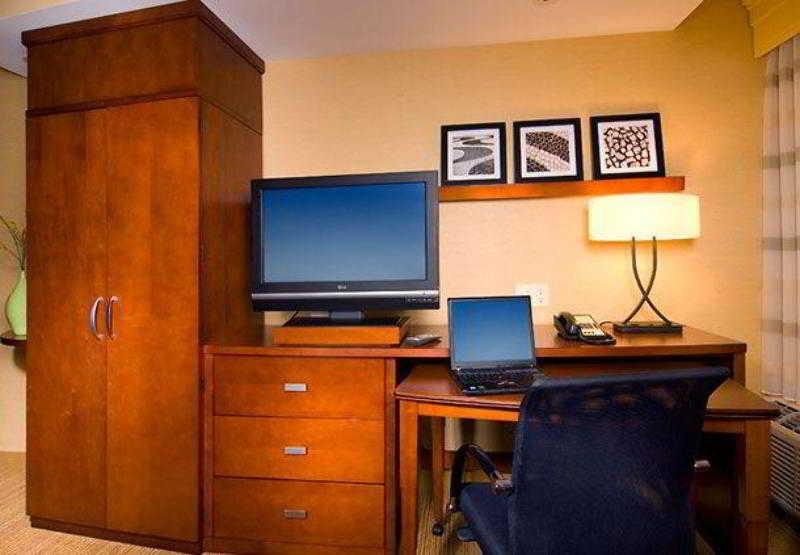 Courtyard By Marriott Greenville Downtown Ngoại thất bức ảnh